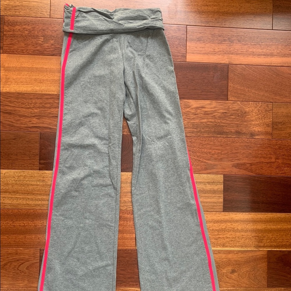 Ph8 (Bebe Sport) Foldover pants in Gray/Hot Pink- size small